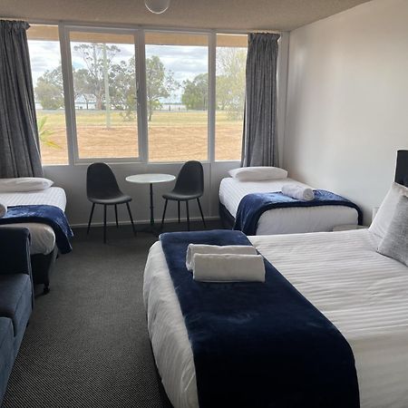 Happy Wanderer Motel Lake Boga On The Lake With Lake Views Exteriör bild