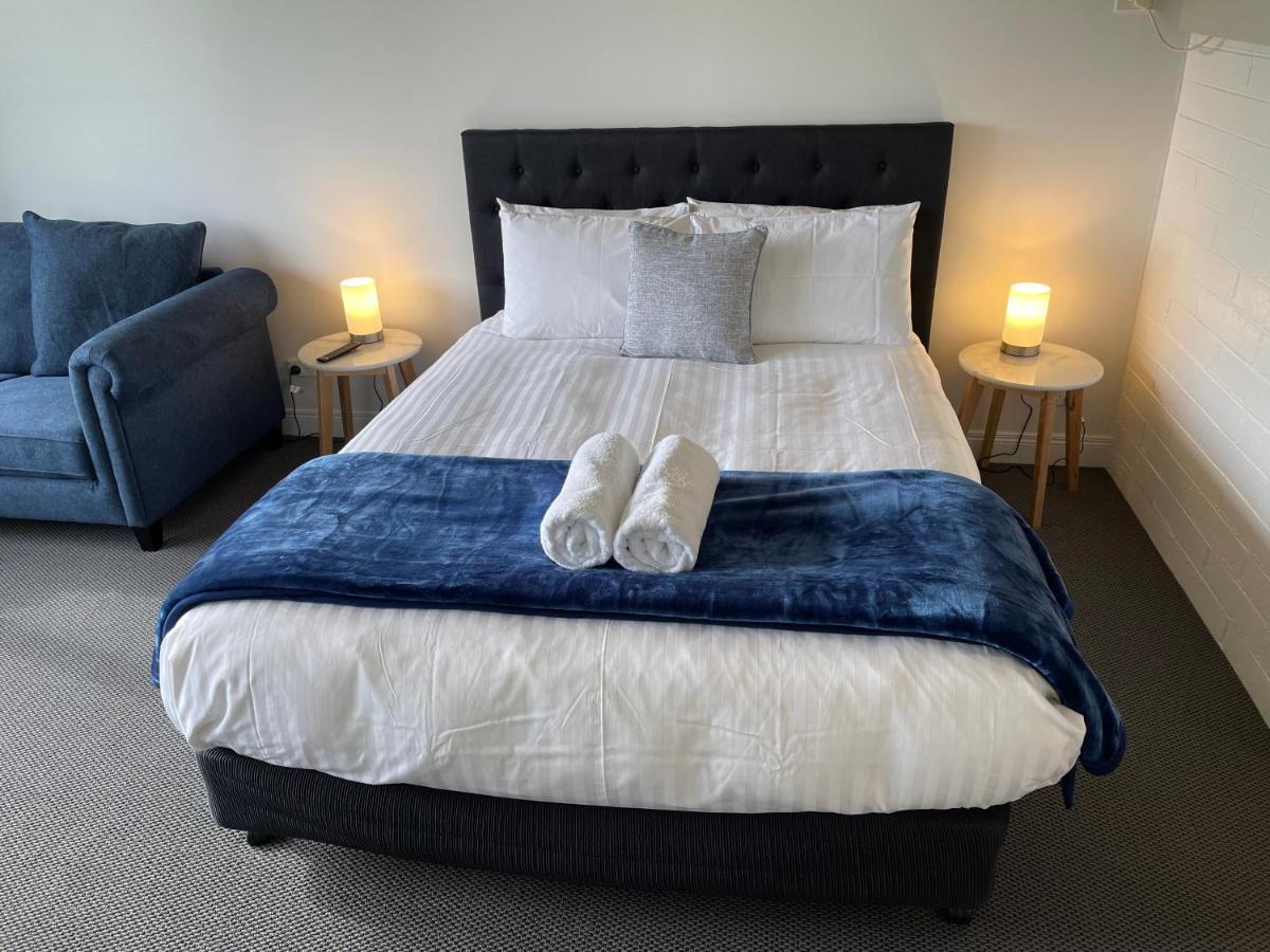 Happy Wanderer Motel Lake Boga On The Lake With Lake Views Exteriör bild