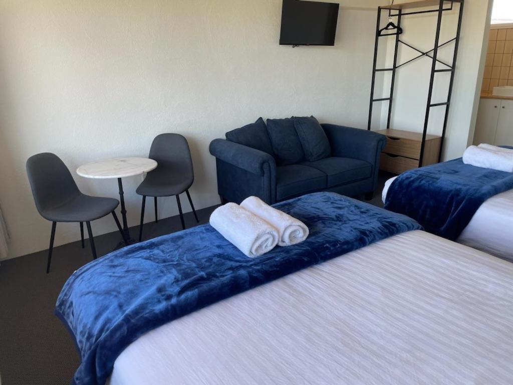 Happy Wanderer Motel Lake Boga On The Lake With Lake Views Exteriör bild