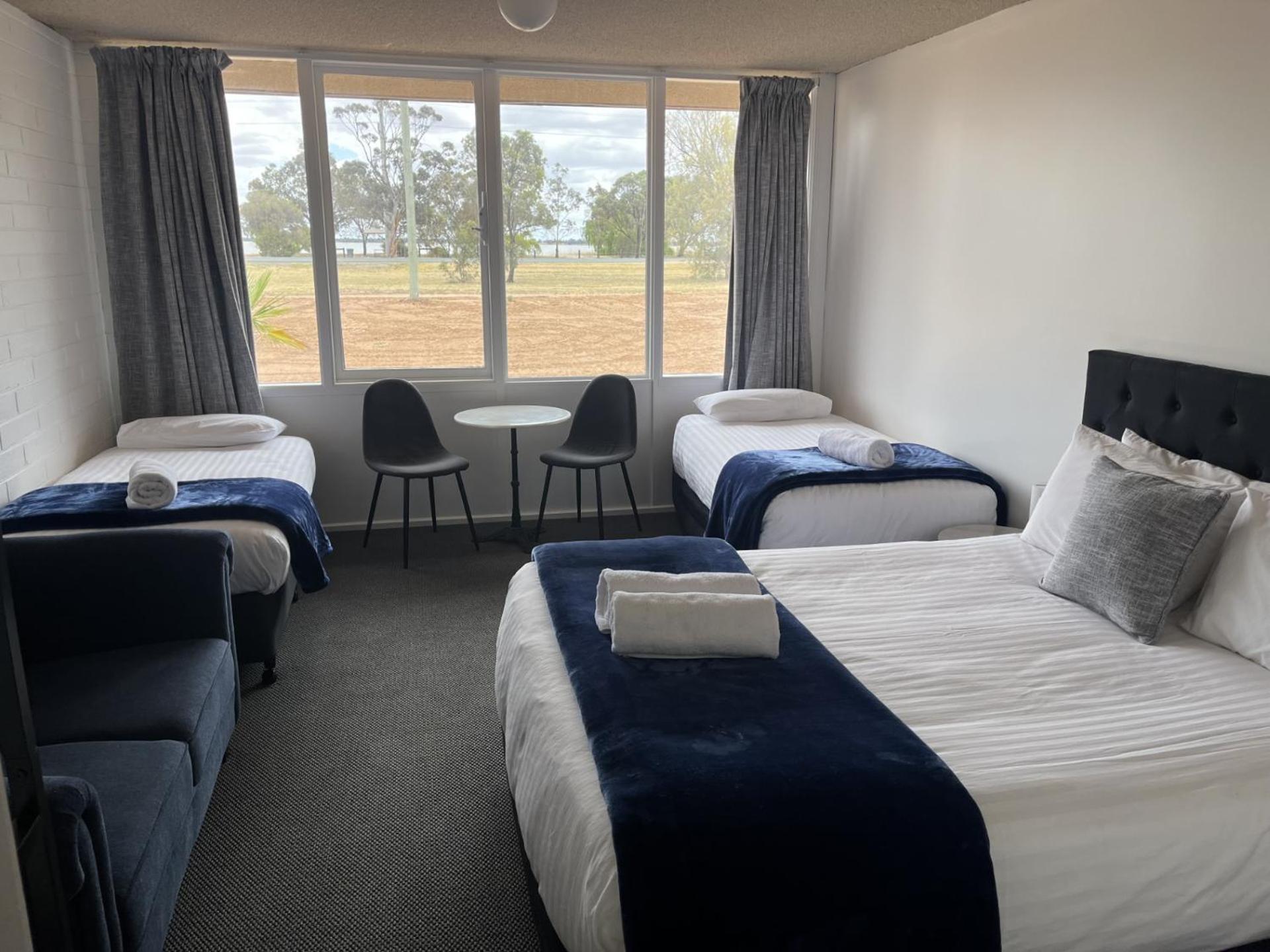 Happy Wanderer Motel Lake Boga On The Lake With Lake Views Exteriör bild