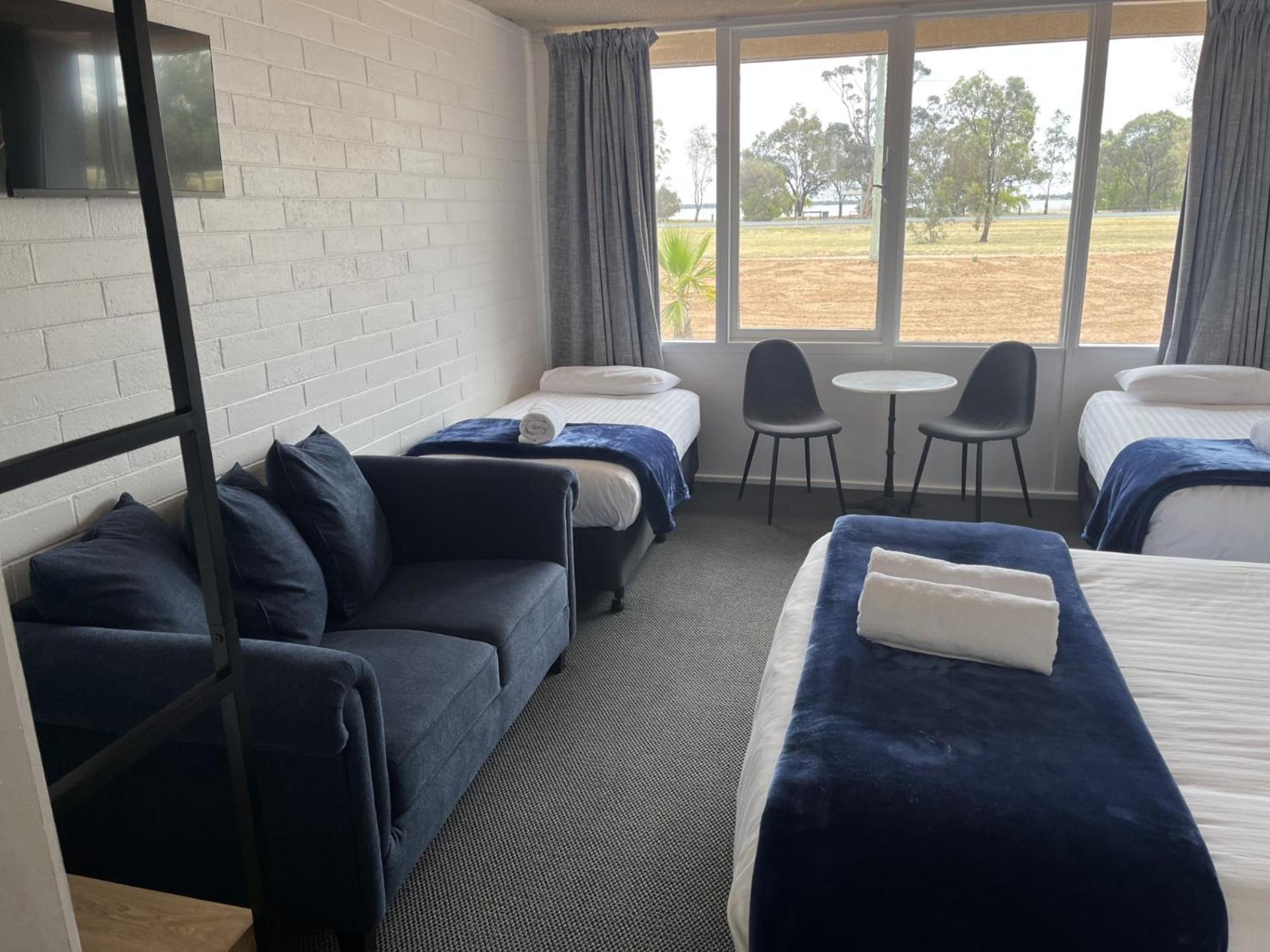 Happy Wanderer Motel Lake Boga On The Lake With Lake Views Exteriör bild